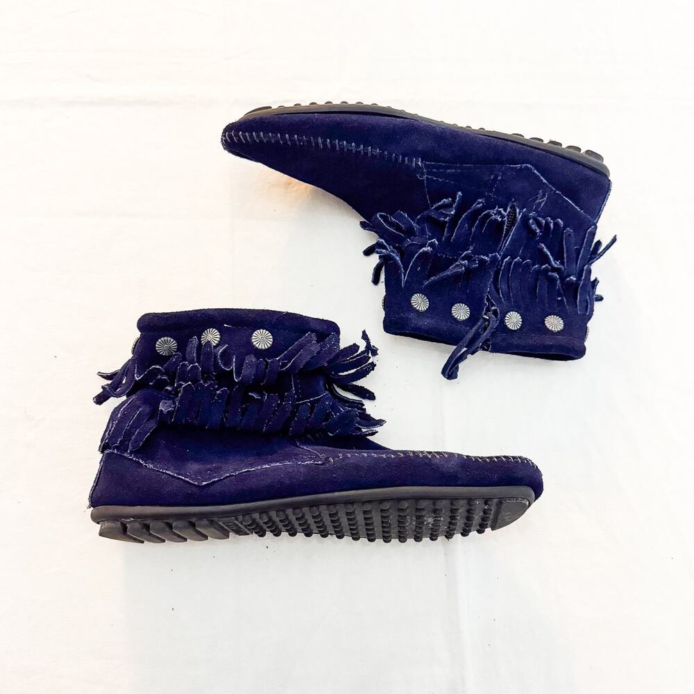 Minnetonka Fringe Suede Leather Navy Bootie Mocassin Coin Accent Size 9